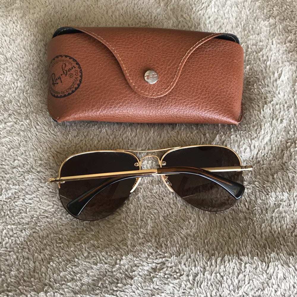 Ray ban aviator; gold with brown lens